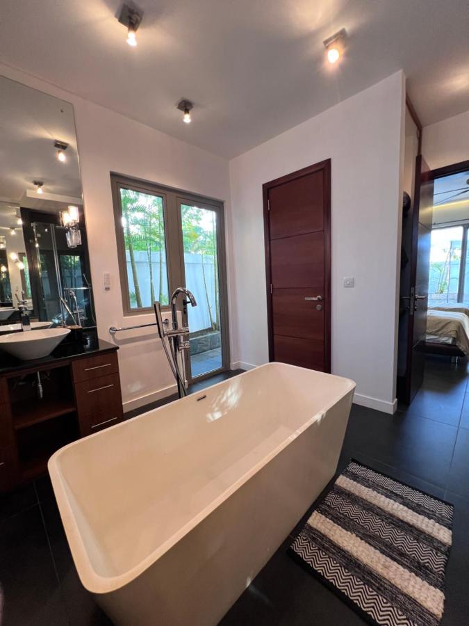 Villa Horizon By Dream Escapes, Beachfront Villa Pointe aux Canonniers Luaran gambar